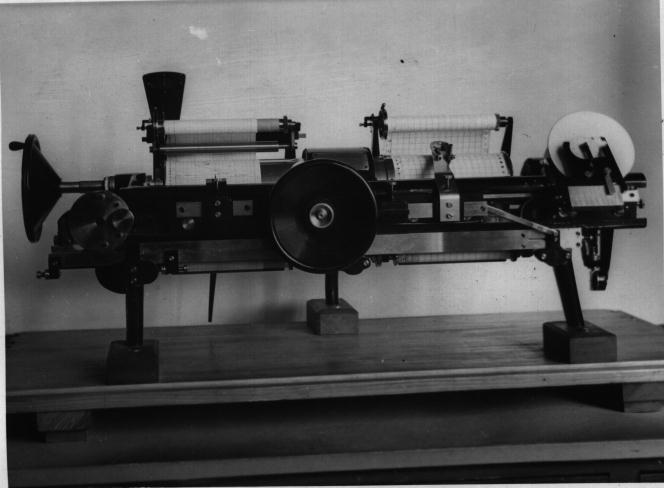 Aperiodograph01.jpg (41023 Byte)